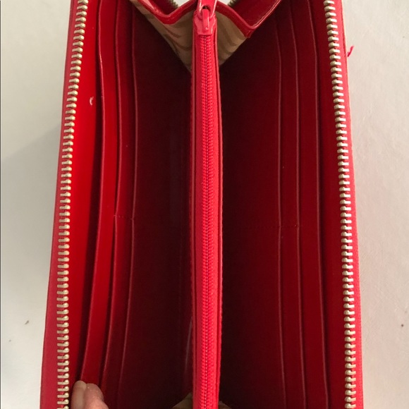 Via Spage Red Zip Around Wallet - Picture 4 of 6
